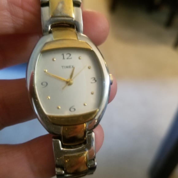 Meet your Posher, Beverly - Picture 2 of 4